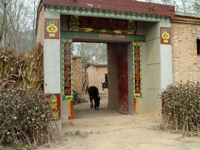 城里人想不通 农民起床后为啥先要把院门打开？老农道出实情